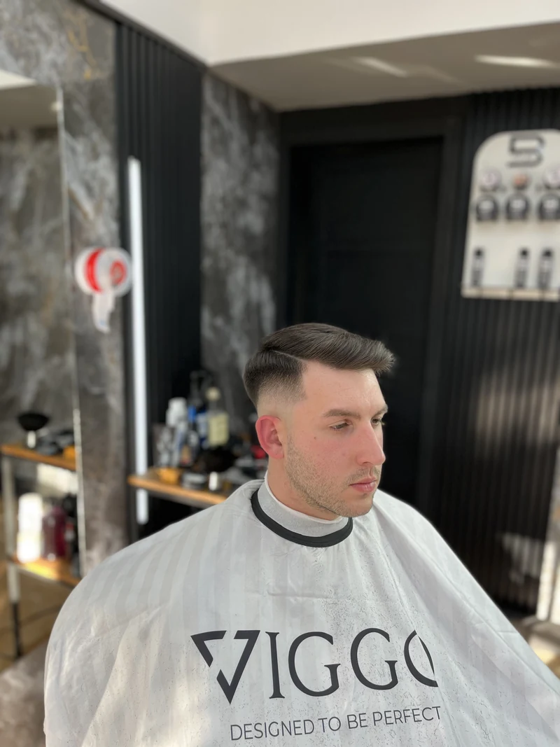 Corte masculino con volumen realizado en CARB